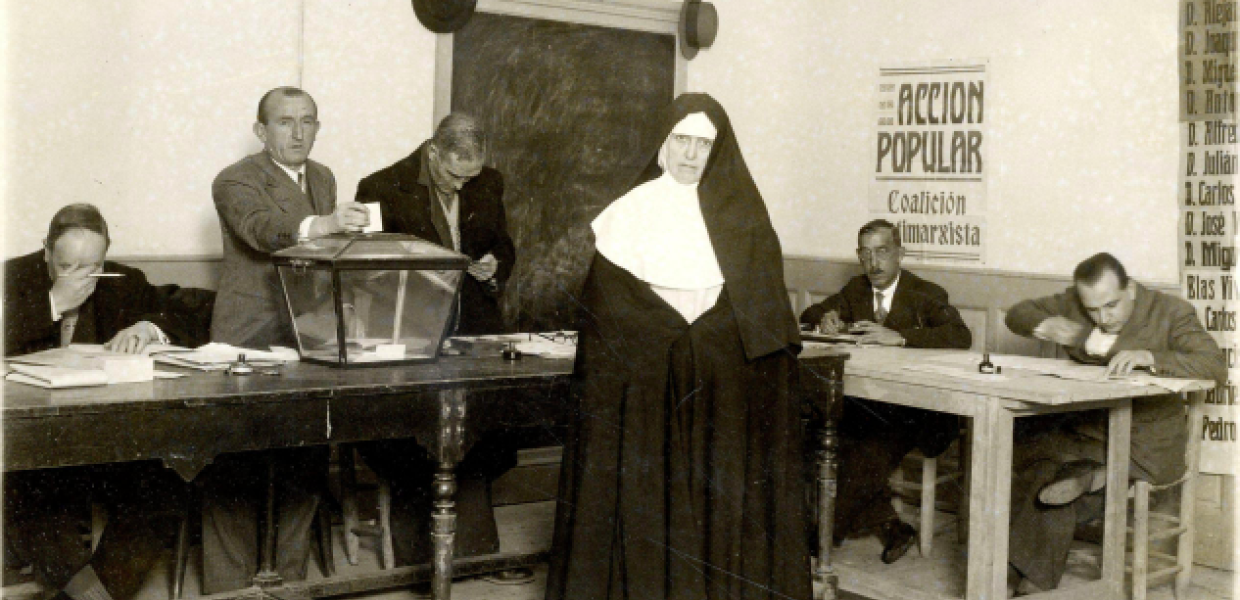 Nun voting during the elections in Cortes, 1933